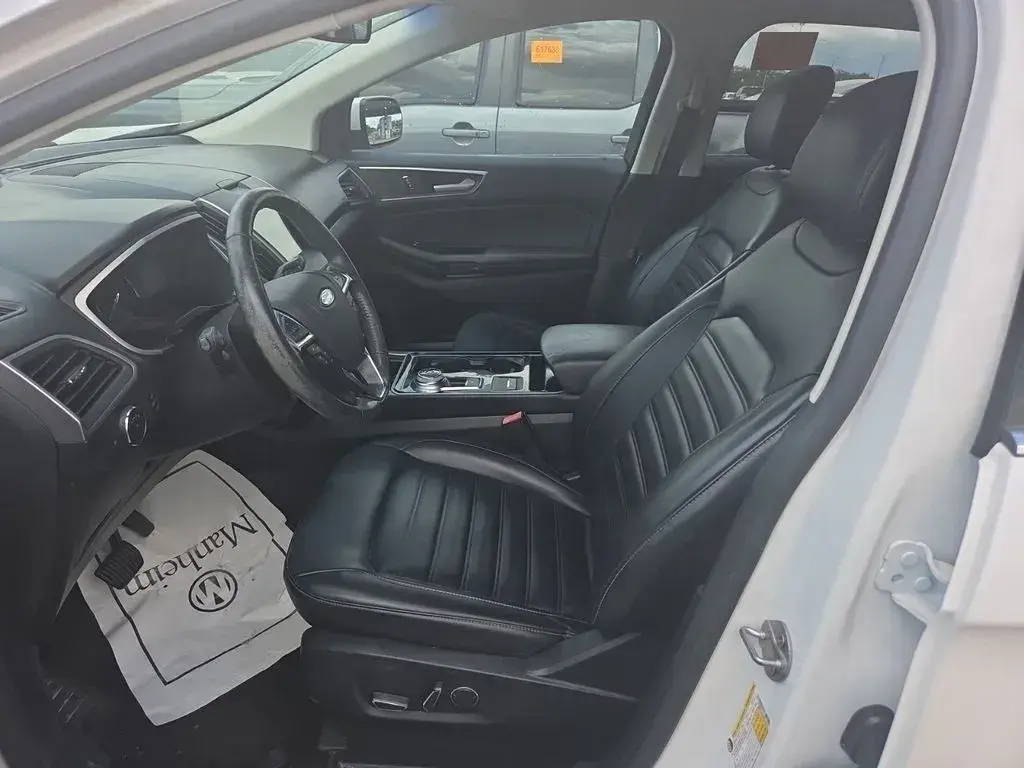 2019 Ford Edge SEL photo 3