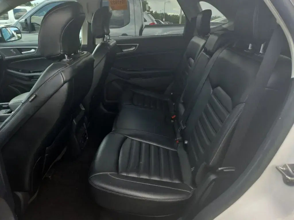 2019 Ford Edge SEL photo 4