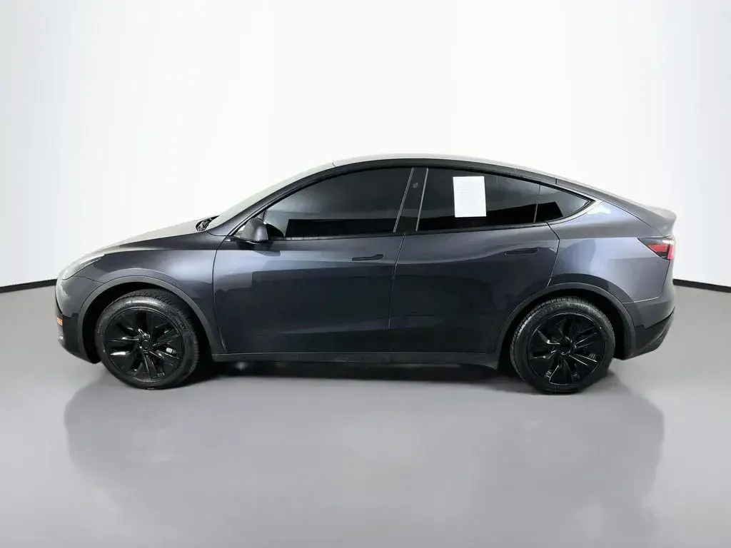 2024 Tesla Model Y Long Range RWD photo 5