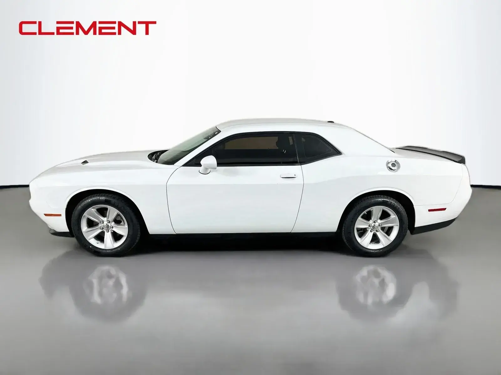 2023 Dodge Challenger SXT Auto photo 5