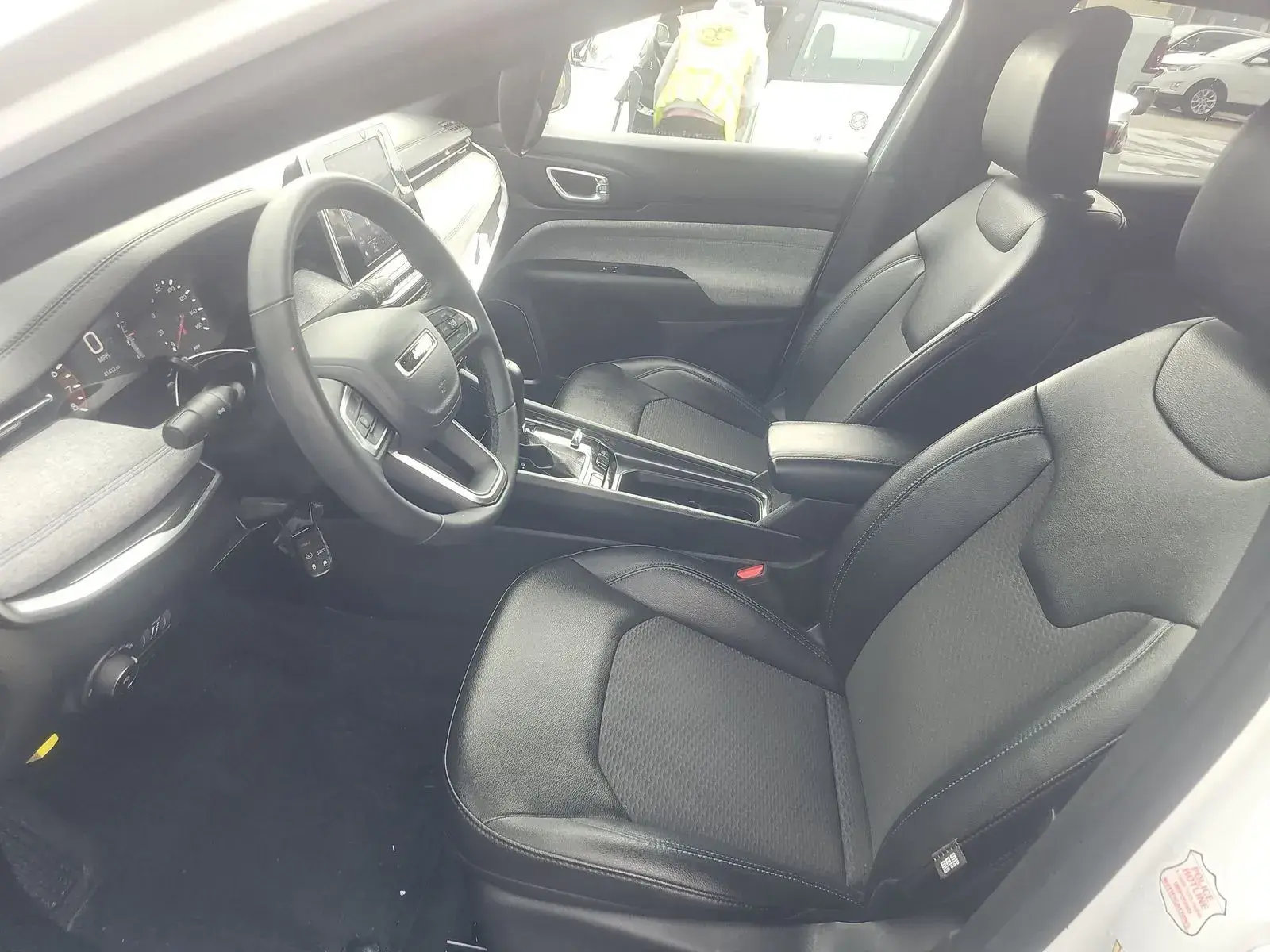 2025 Jeep Compass Latitude 4X4 photo 3