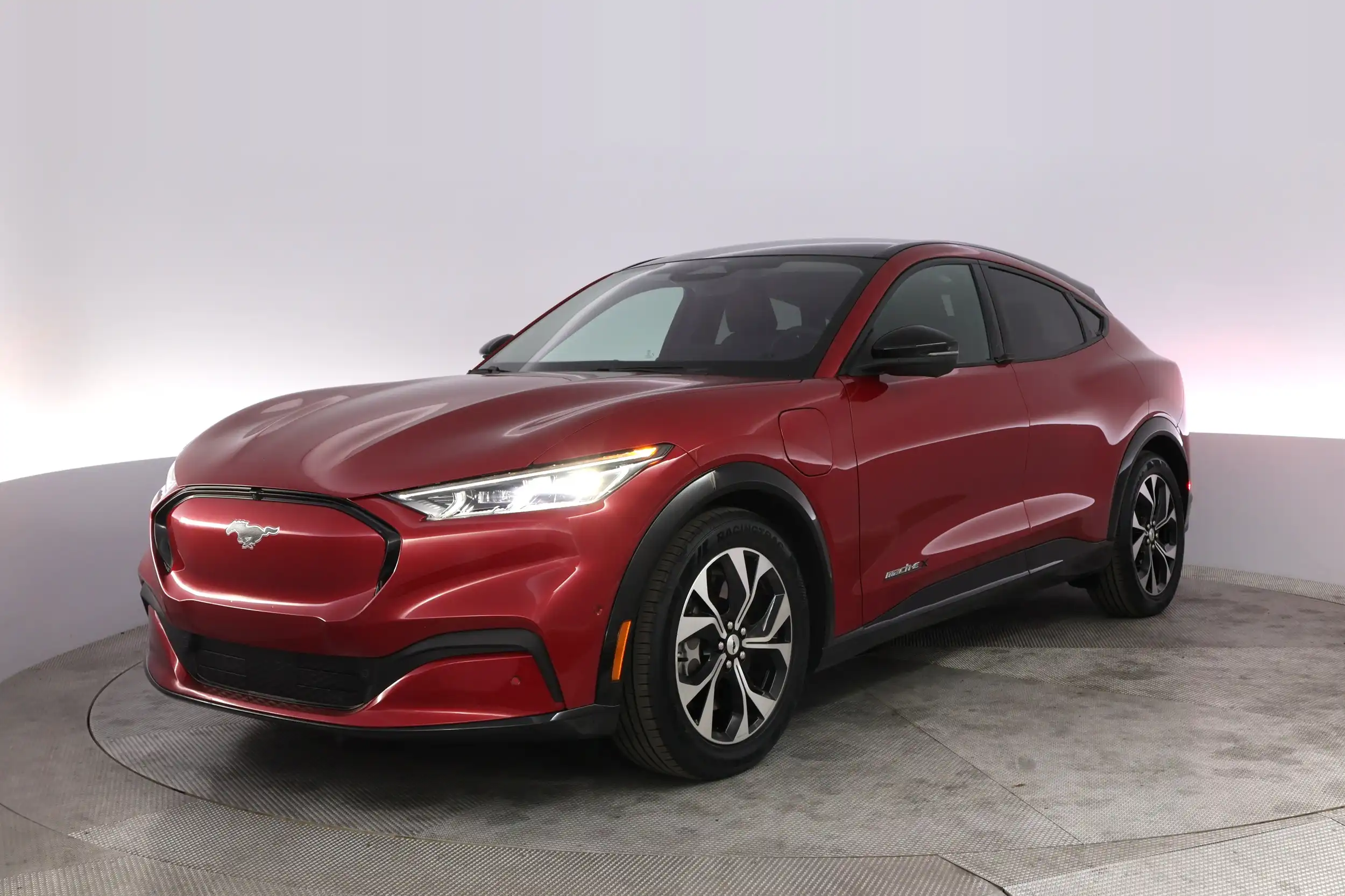 2022 Ford Mustang-Mach-e Premium's photo