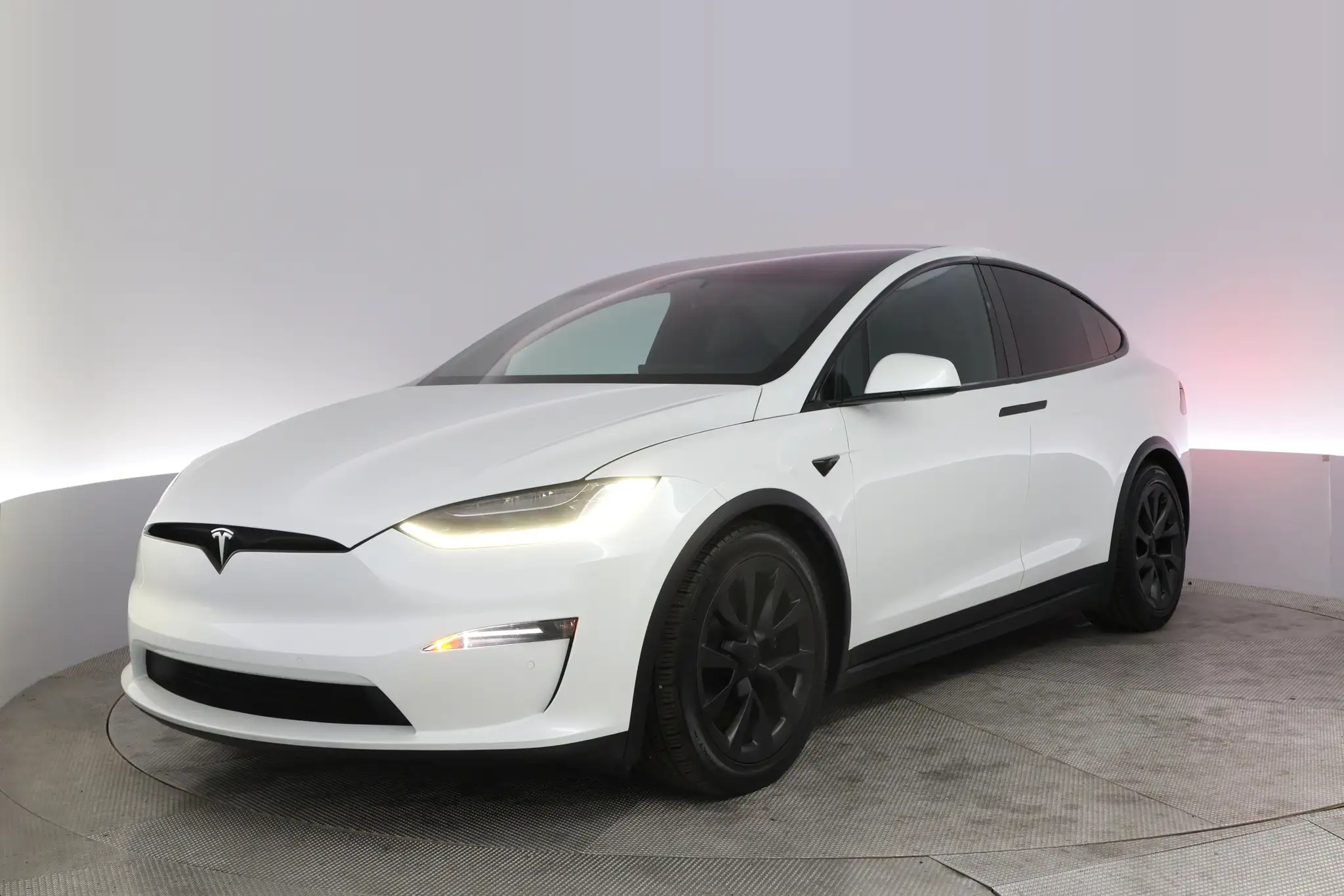 2023 Tesla Model X Long Range's photo