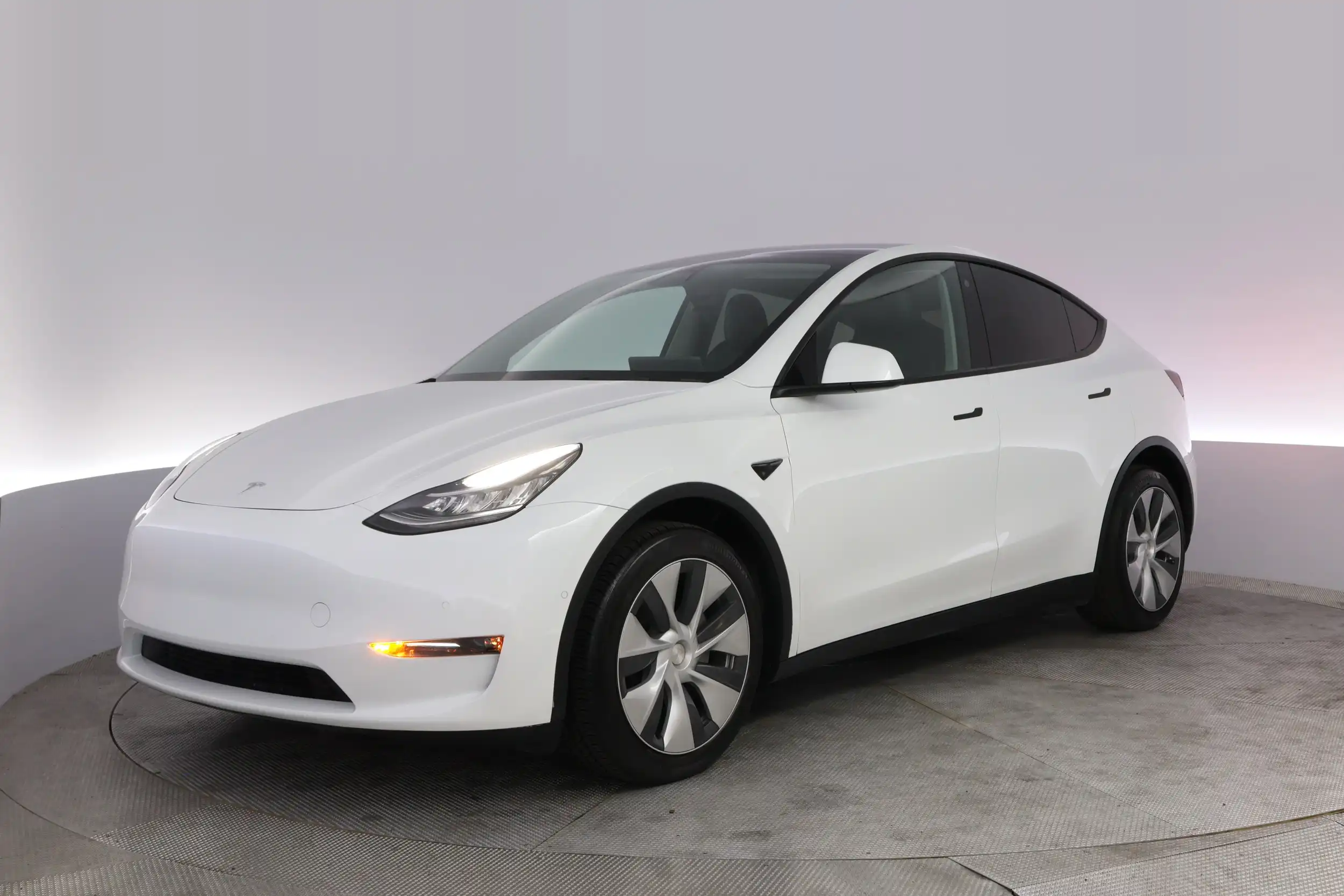 2022 Tesla Model Y Long Range Dual Motor All-Wheel Drive's photo