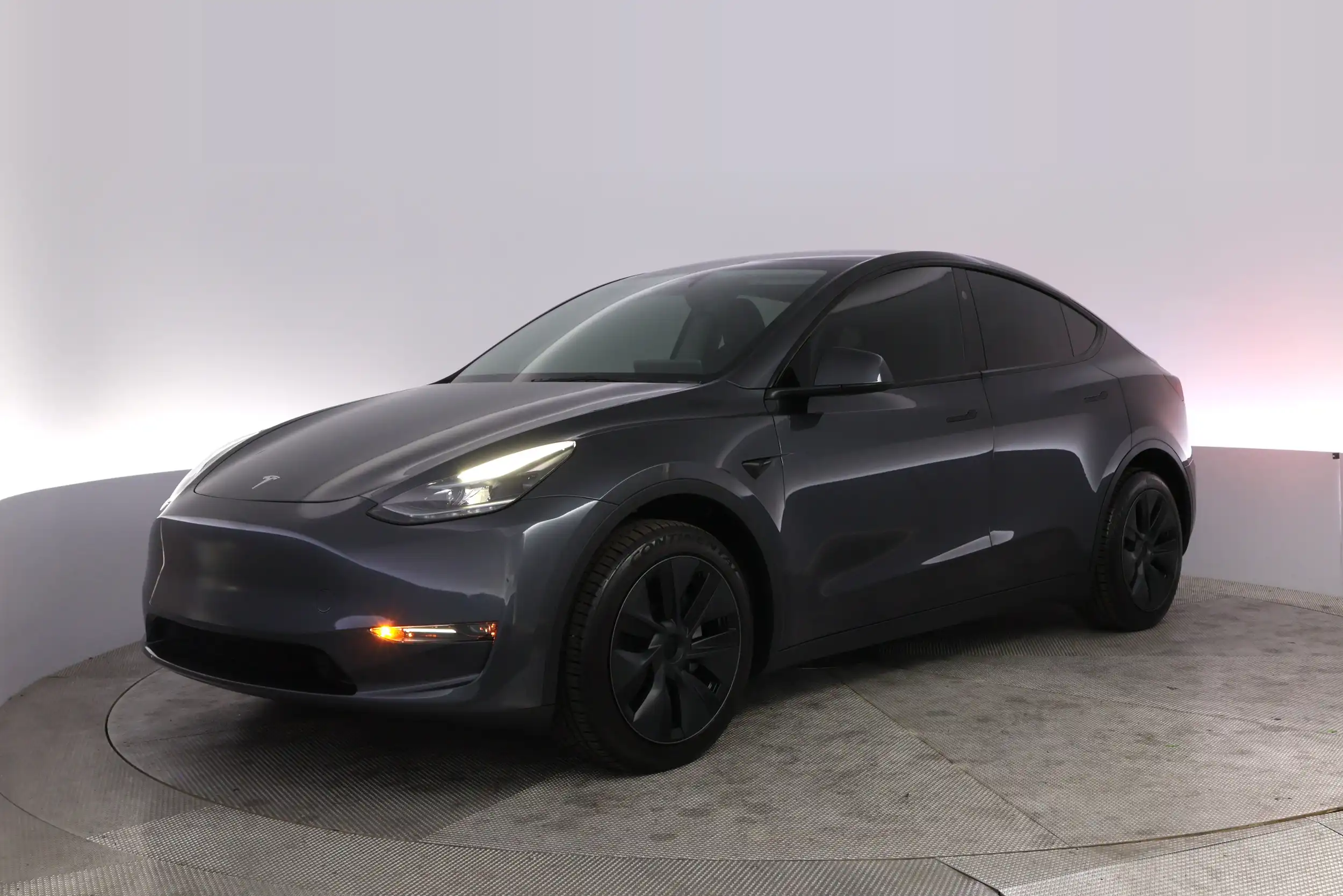 2025 Tesla Model Y Long Range Dual Motor All-Wheel Drive's photo