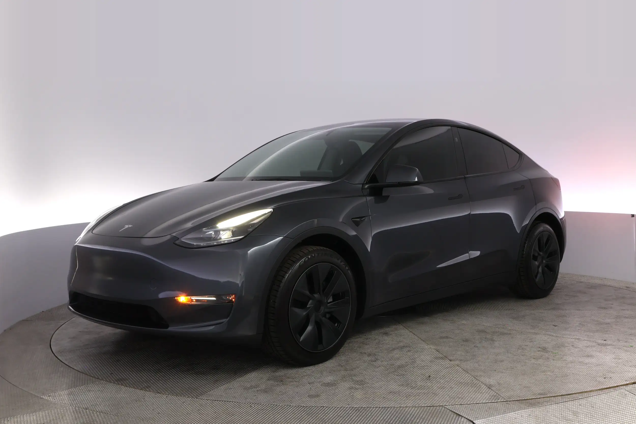 2025 Tesla Model Y Long Range Dual Motor All-Wheel Drive's photo