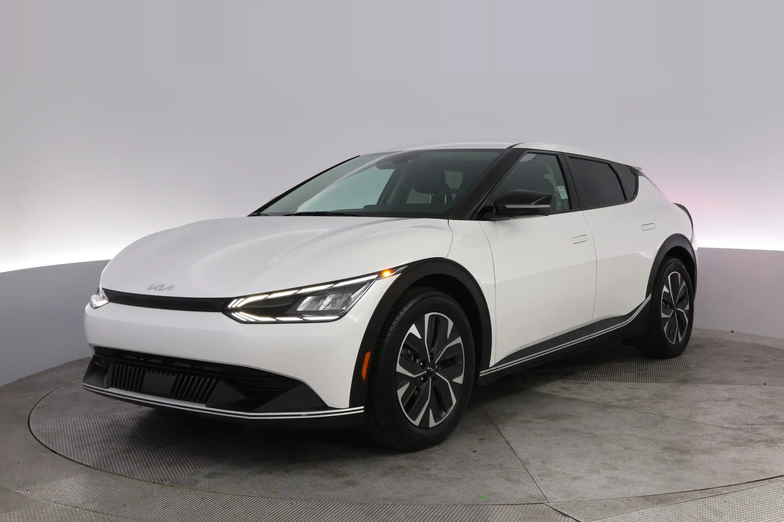 2024 Kia EV6 Light L/R's photo