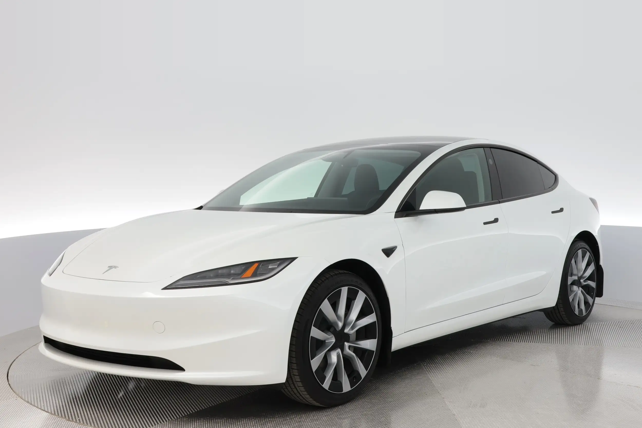 2025 Tesla Model 3 Long Range's photo