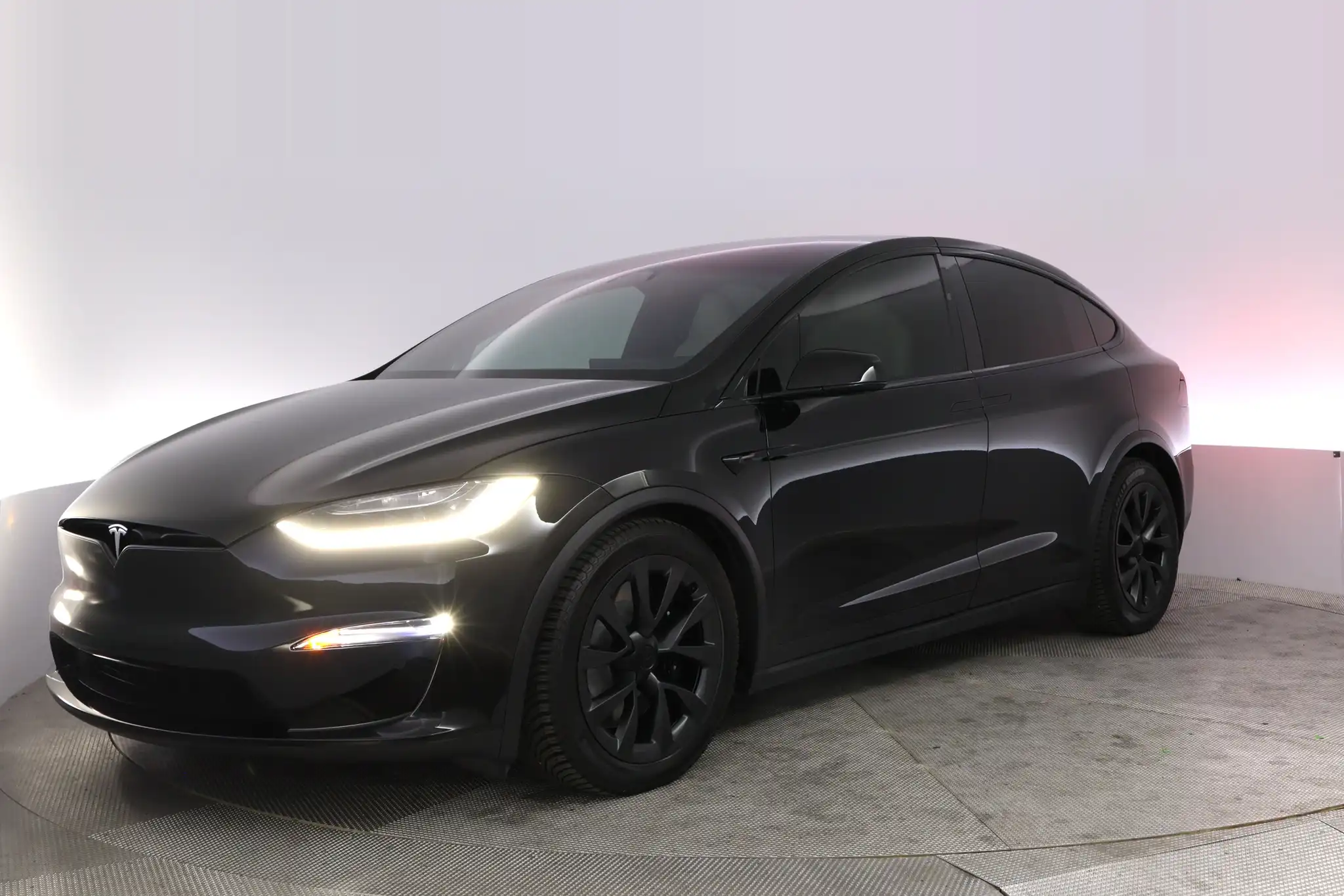 2023 Tesla Model X Long Range's photo