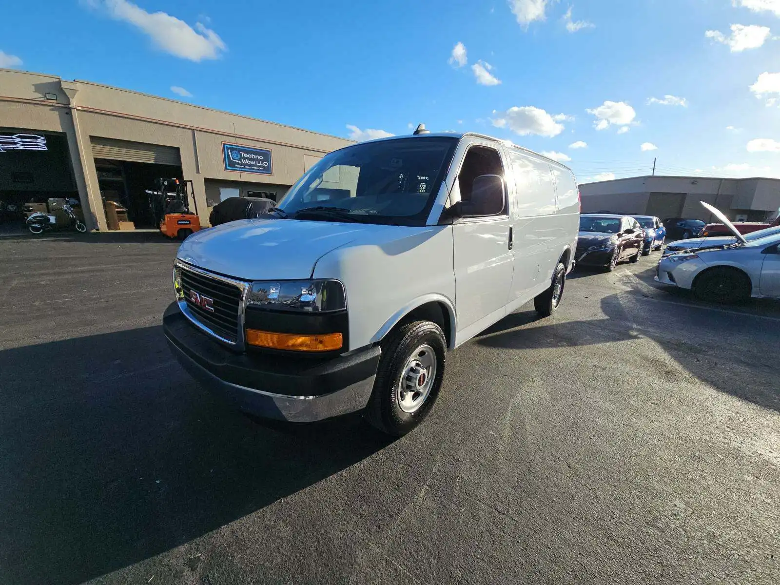 2023 GMC Savana 2500's photo