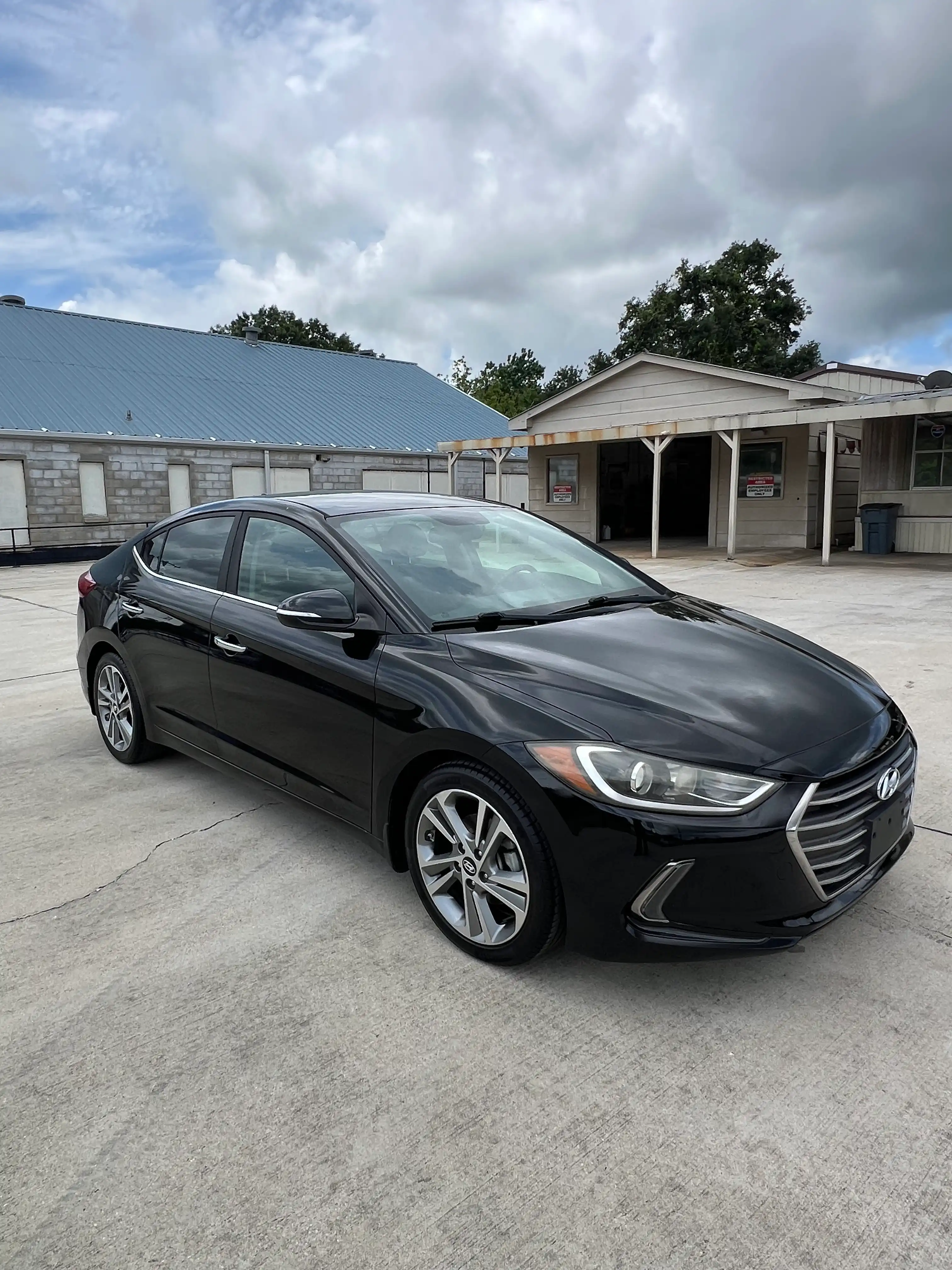 2017 Hyundai Elantra 2.0 Limited A/T PZEV's photo