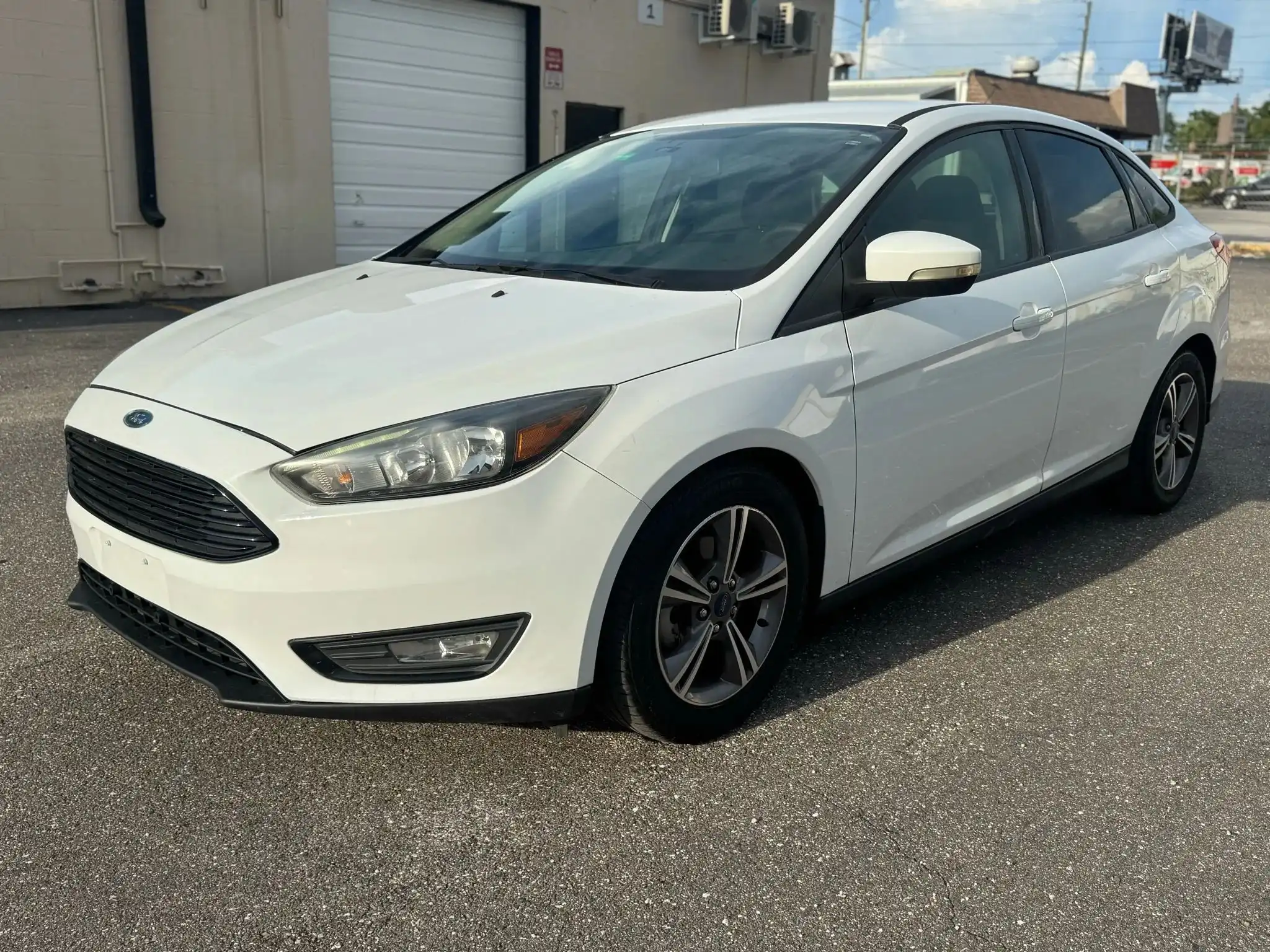 2017 Ford Focus Sedan SE's photo