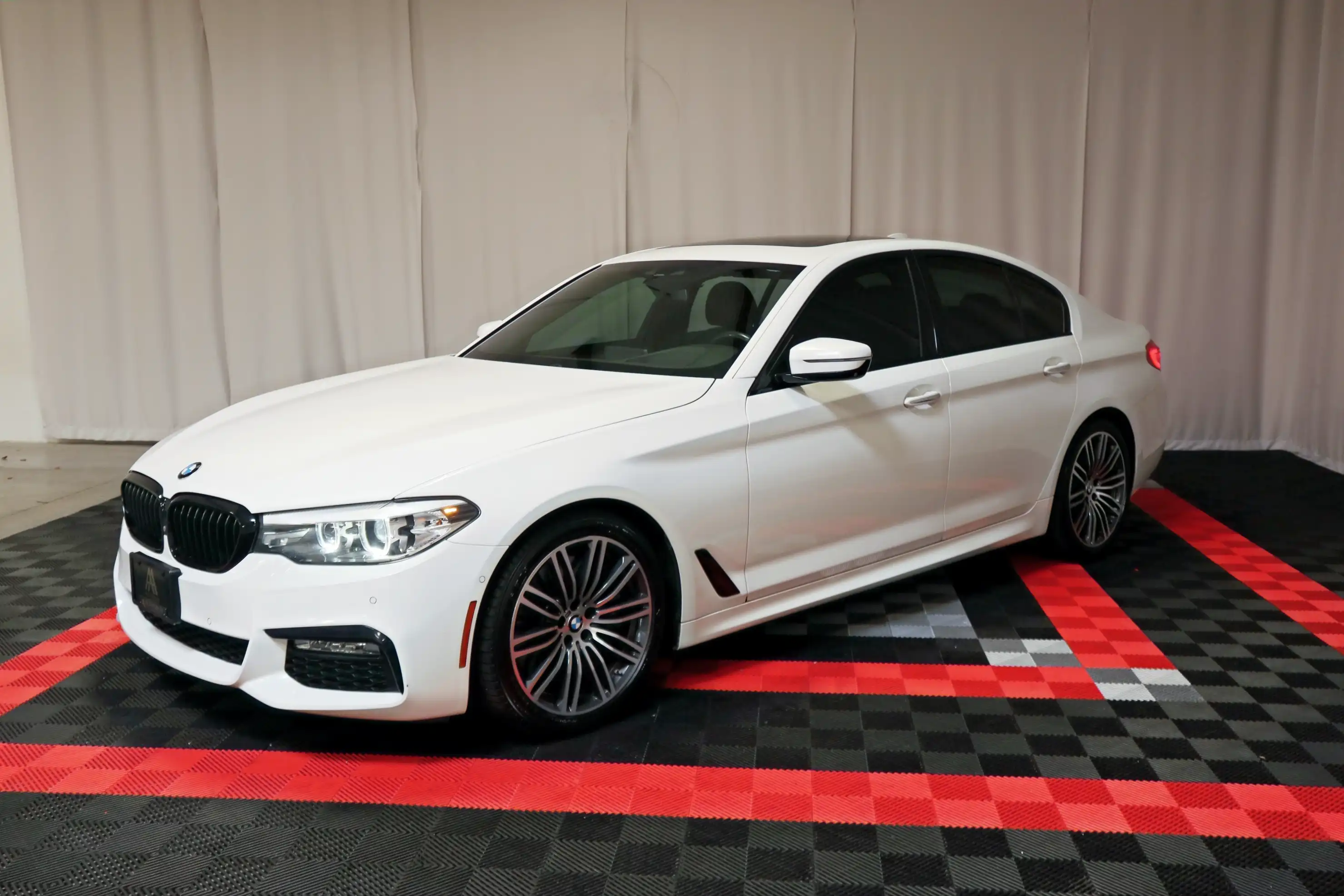 2018 BMW 5 Series 540i Sedan's photo