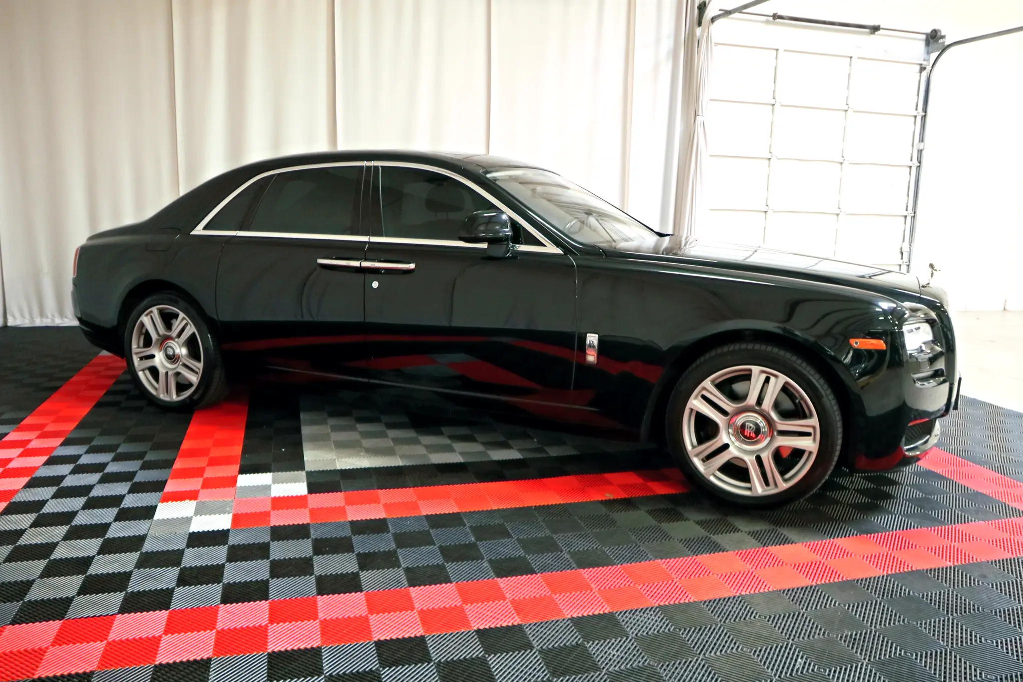 2016 Rolls-Royce Ghost Base photo 5