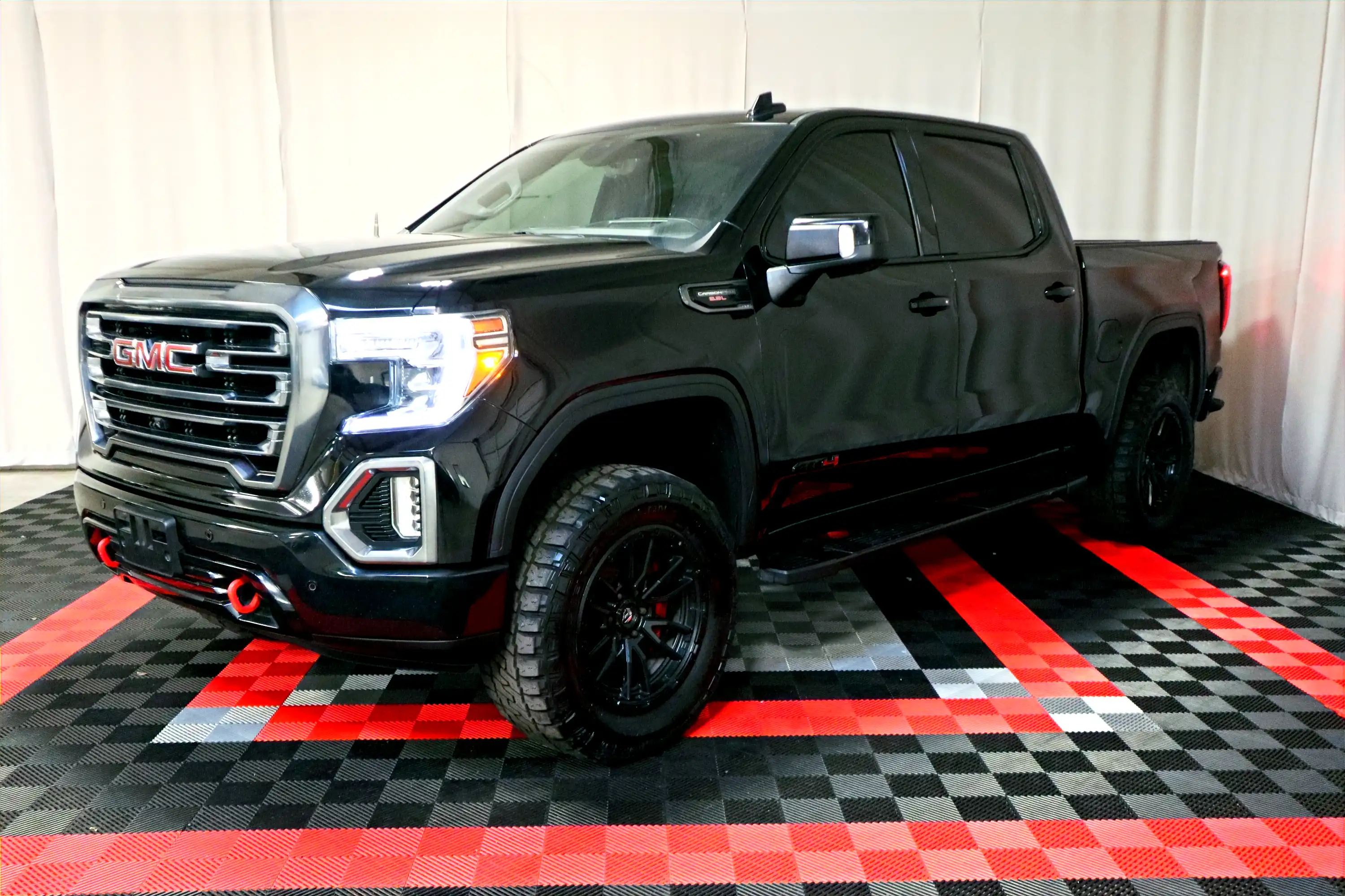 2020 GMC Sierra 4WD Crew Cab Short Box AT4's photo