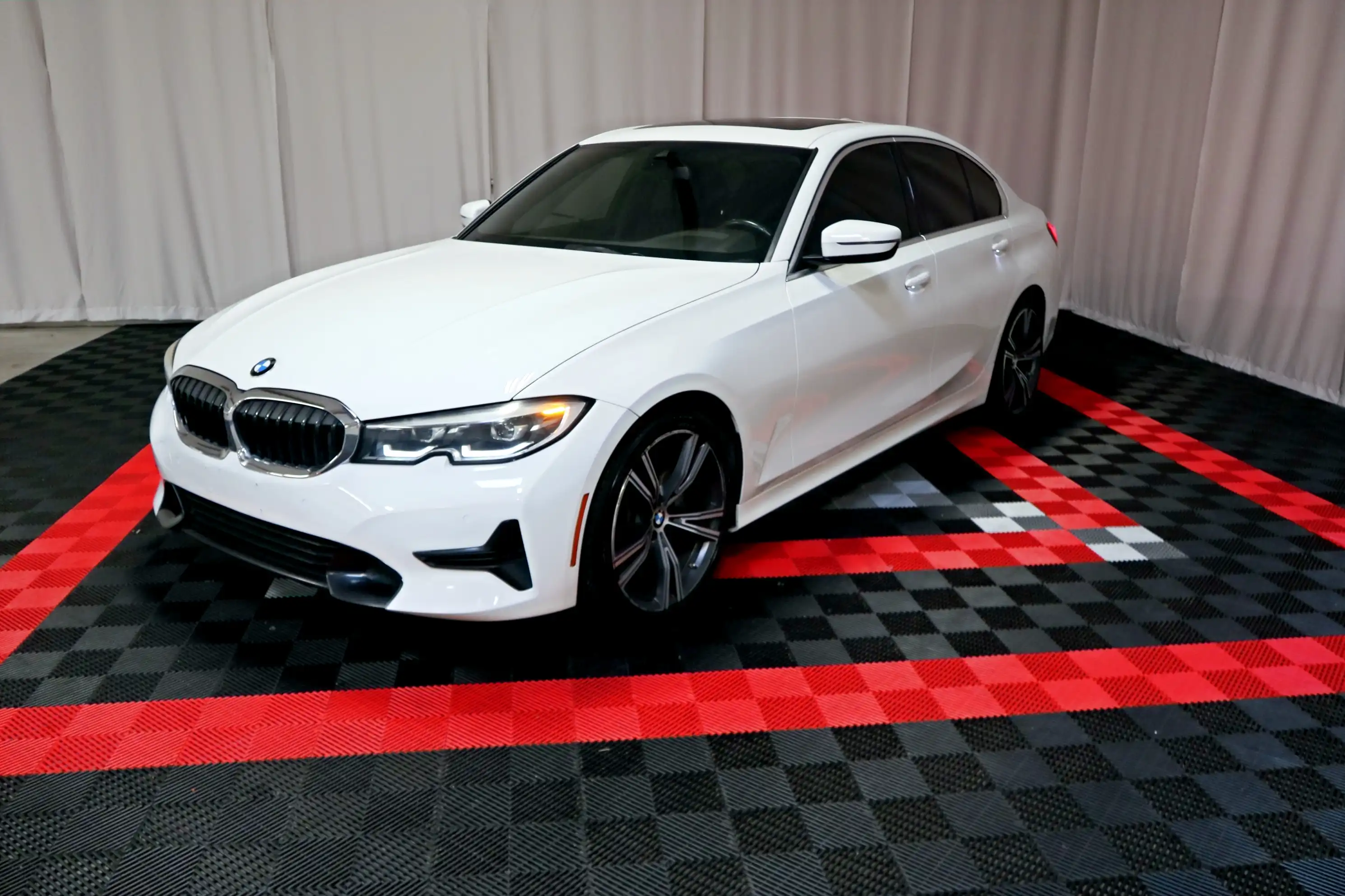 2021 BMW 3 Series 330i Sedan's photo