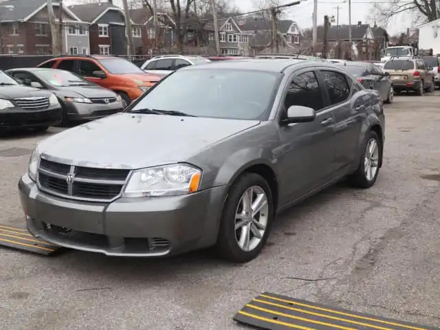 2011 Dodge Avenger Lux's photo