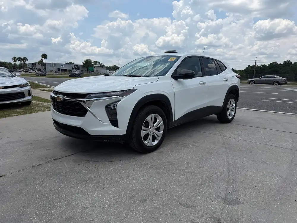 2025 Chevrolet Trax LS's photo
