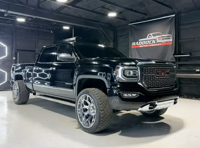 2017 GMC Sierra 4WD Crew Cab Short Box's photo