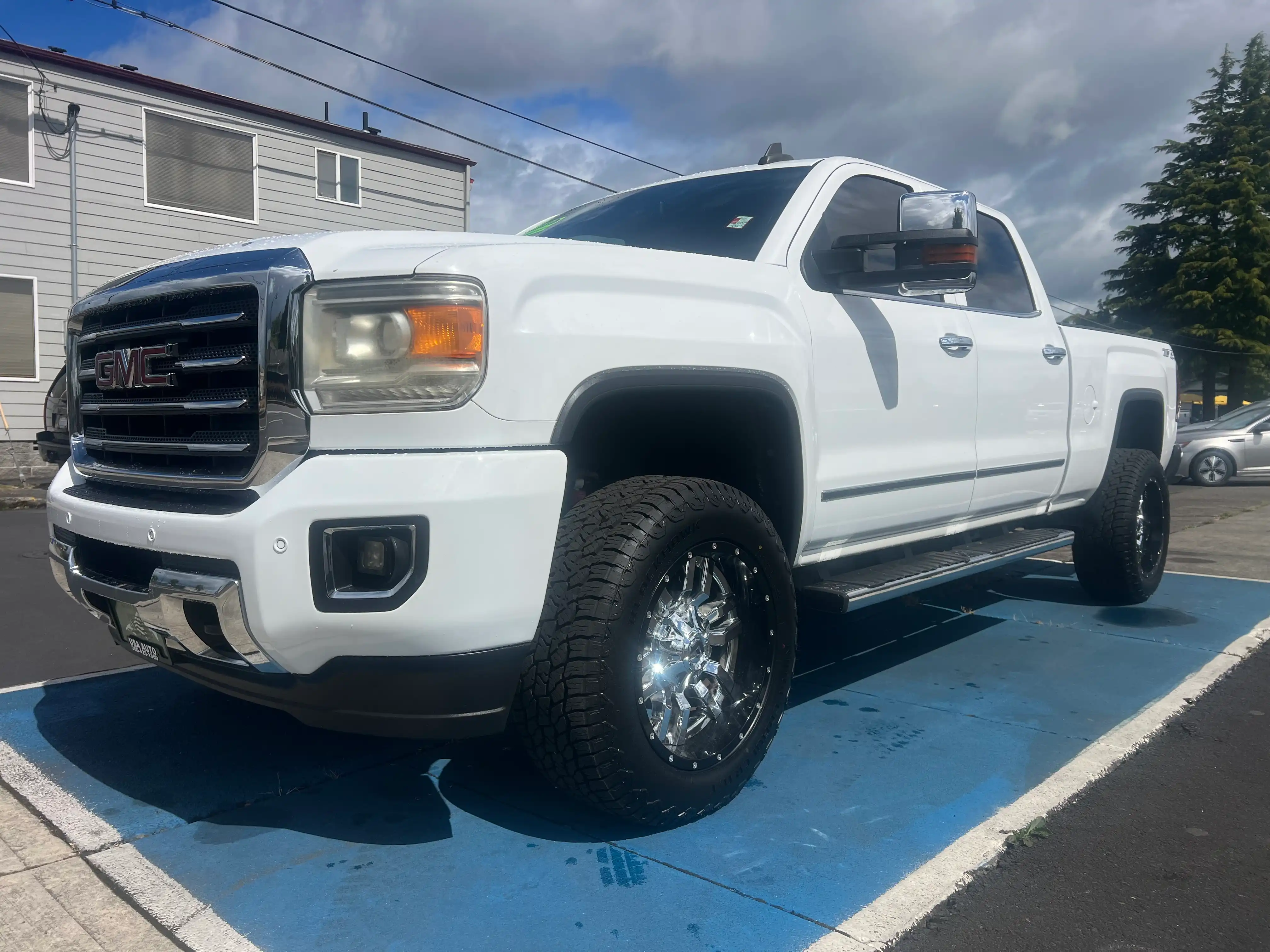 2015 GMC Sierra 4WD Crew Cab Short Box SLT's photo