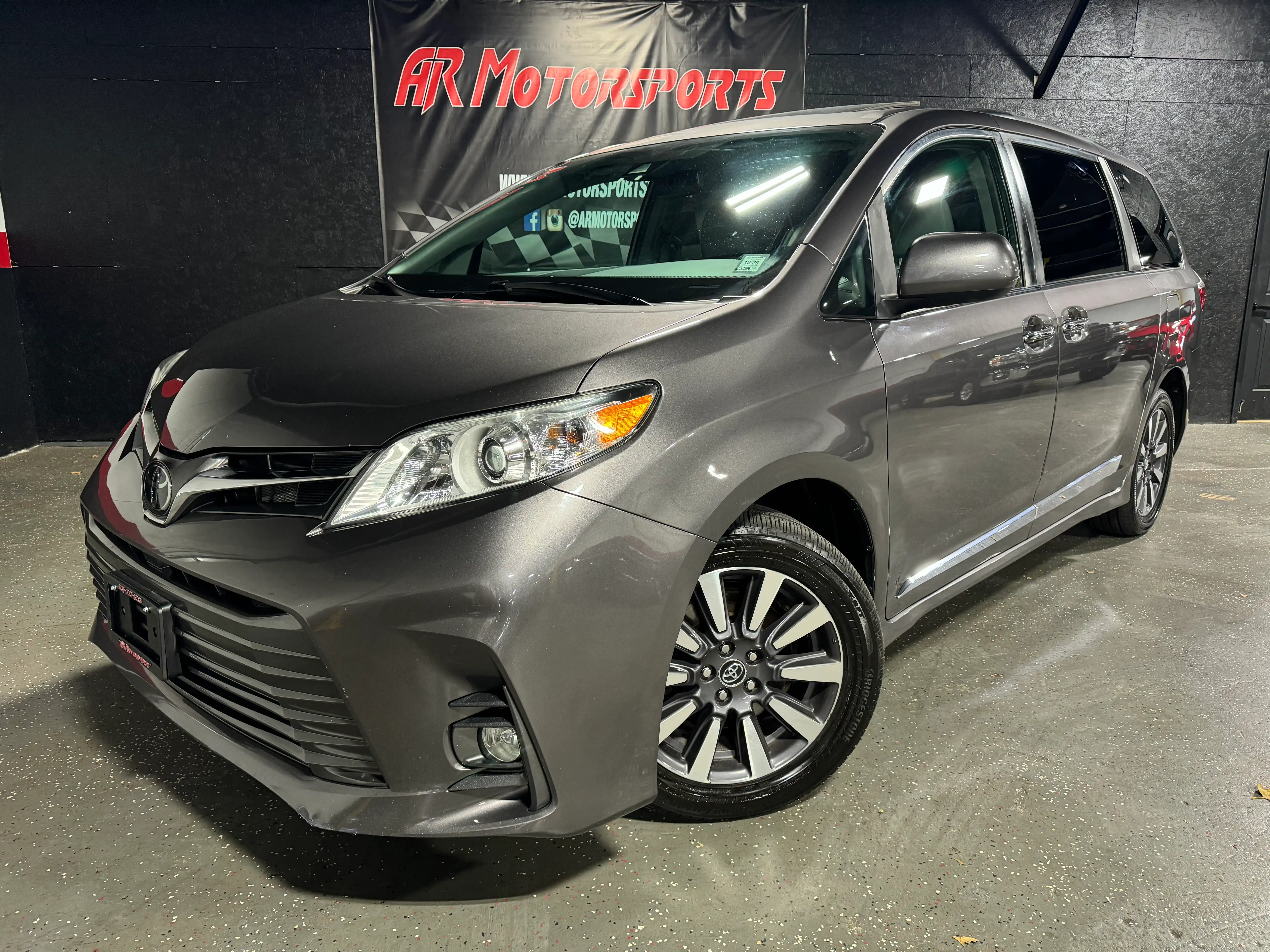 2019 Toyota Sienna XLE V6 AWD 7-Passenger's photo