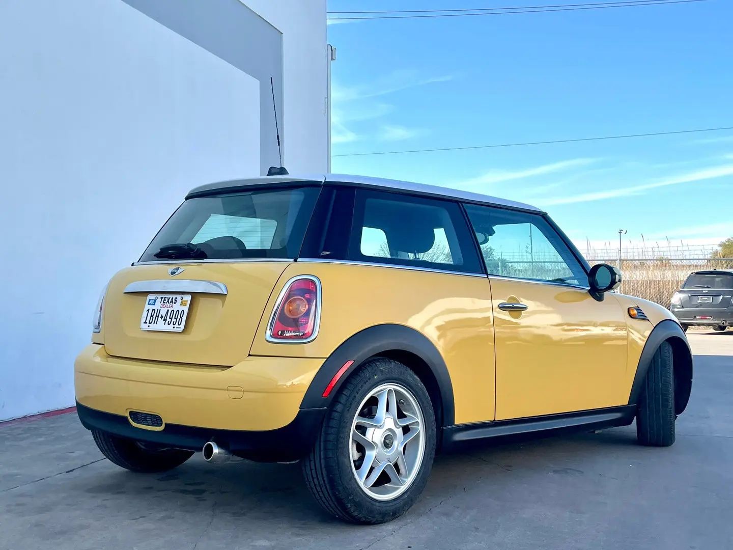 2009 MINI Cooper Base photo 5