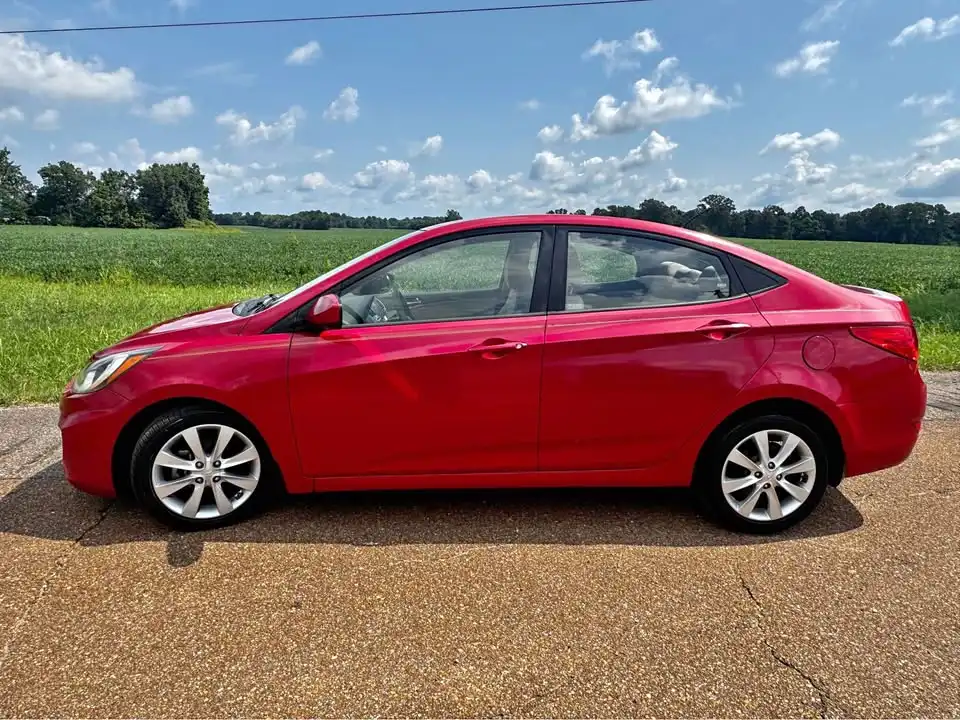2012 Hyundai Accent GLS 4-Door 6-Speed Automatic's photo