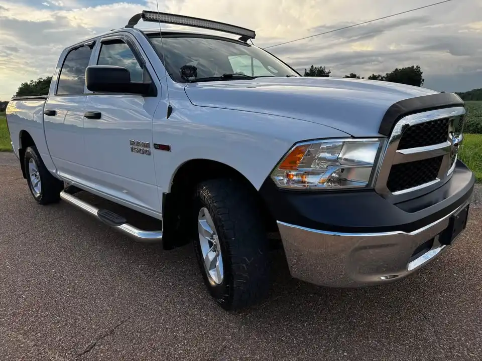 2016 RAM 1500 Tradesman 4x4 Crew Cab 5'7's photo
