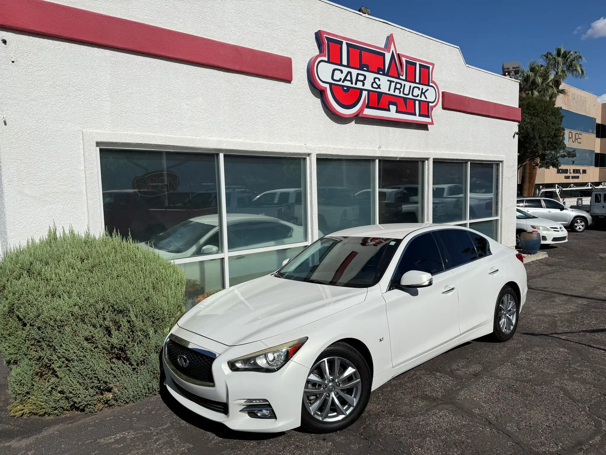 2015 INFINITI Q50's photo