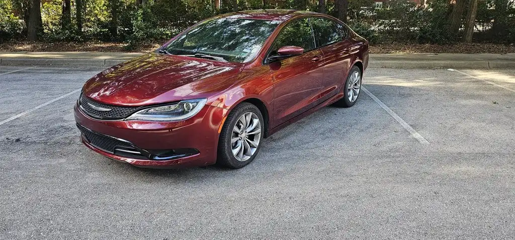 2016 Chrysler 200 S's photo