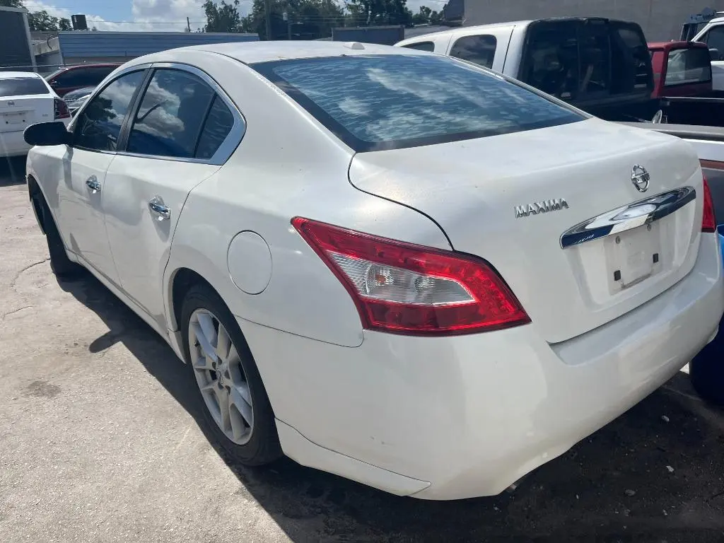 2010 Nissan Maxima 3.5 SV photo 3