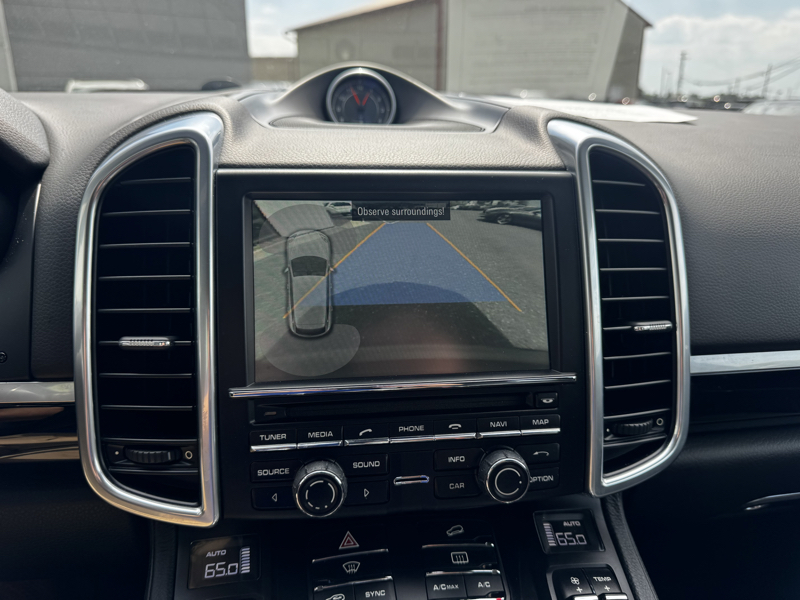 2014 Porsche Cayenne Platinum Edition's photo