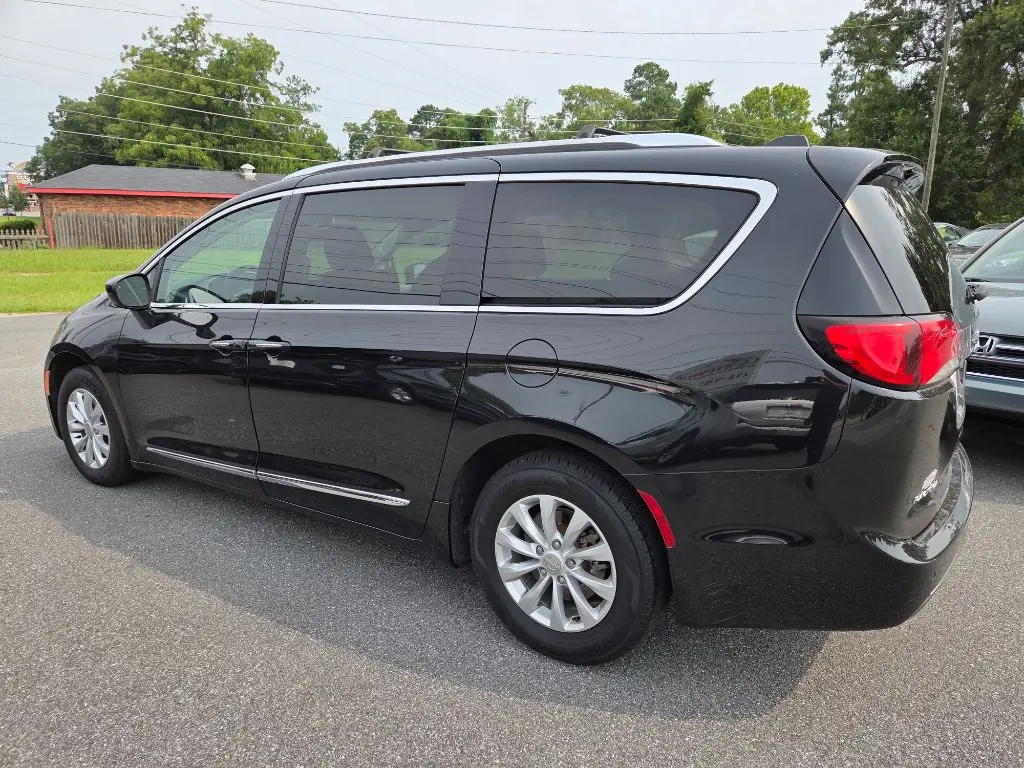 2019 Chrysler Pacifica Touring L photo 5