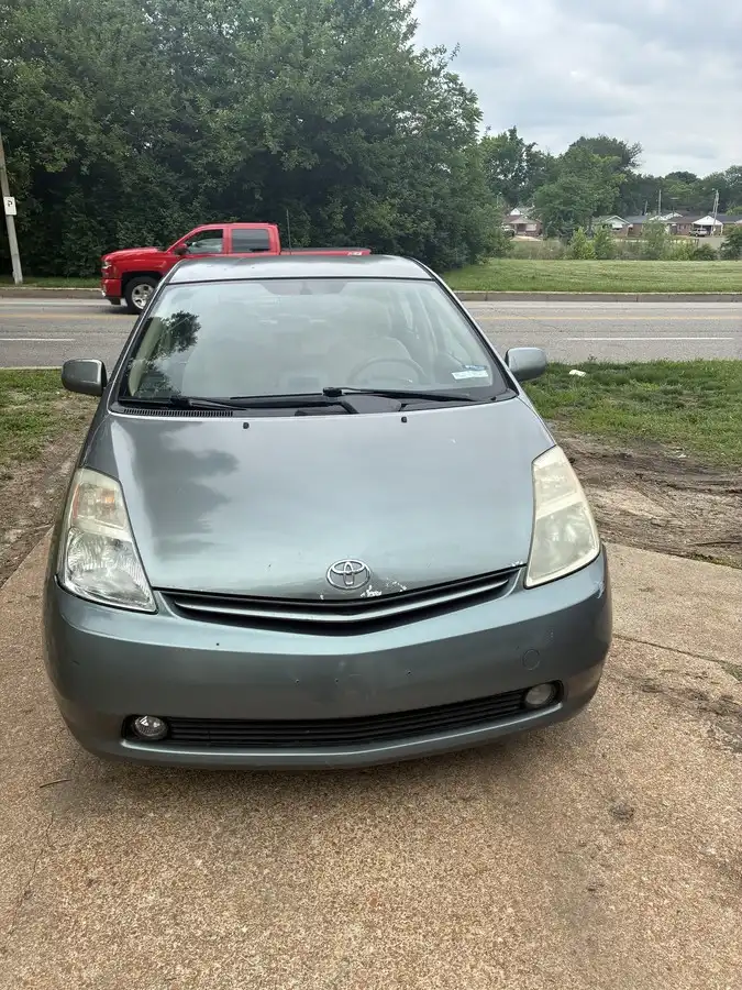 2005 Toyota Prius Base's photo