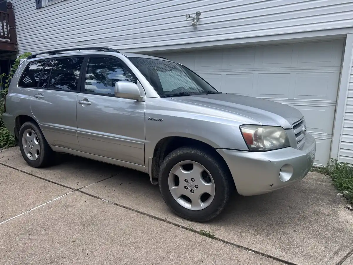 2005 Toyota Highlander w/3rd Row Seat 4x4 V6's photo