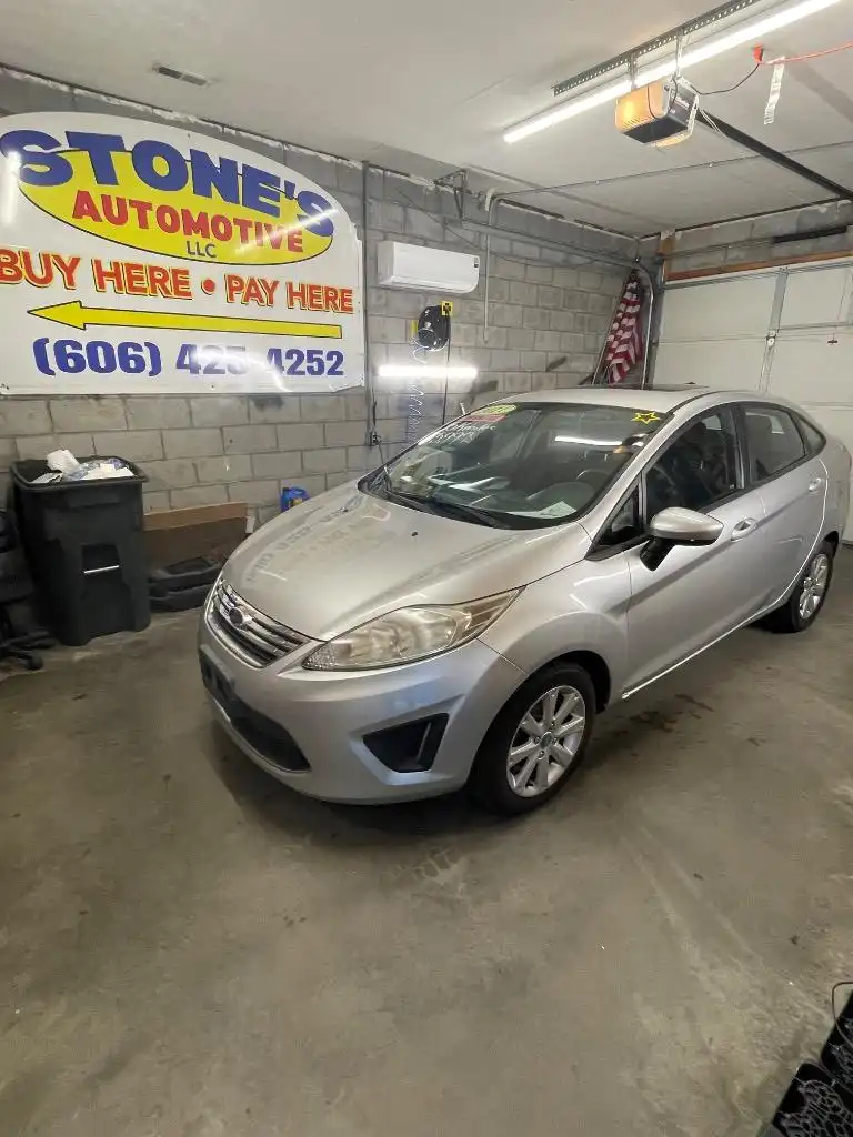 2011 Ford Fiesta SE Sedan's photo
