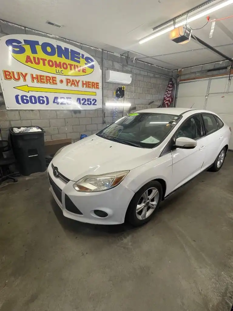 2014 Ford Focus Sedan SE's photo