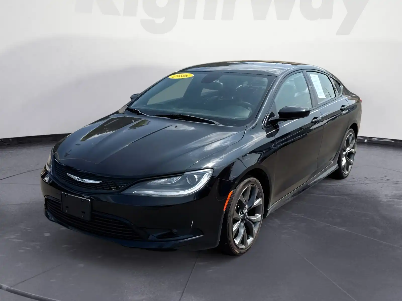 2016 Chrysler 200 S's photo