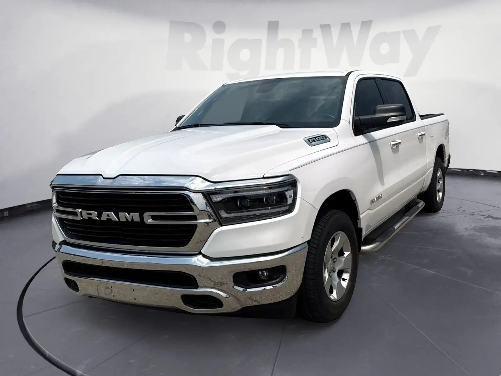 2019 RAM 1500 Big Horn/Lone Star 4x4 Crew Cab 5'7's photo