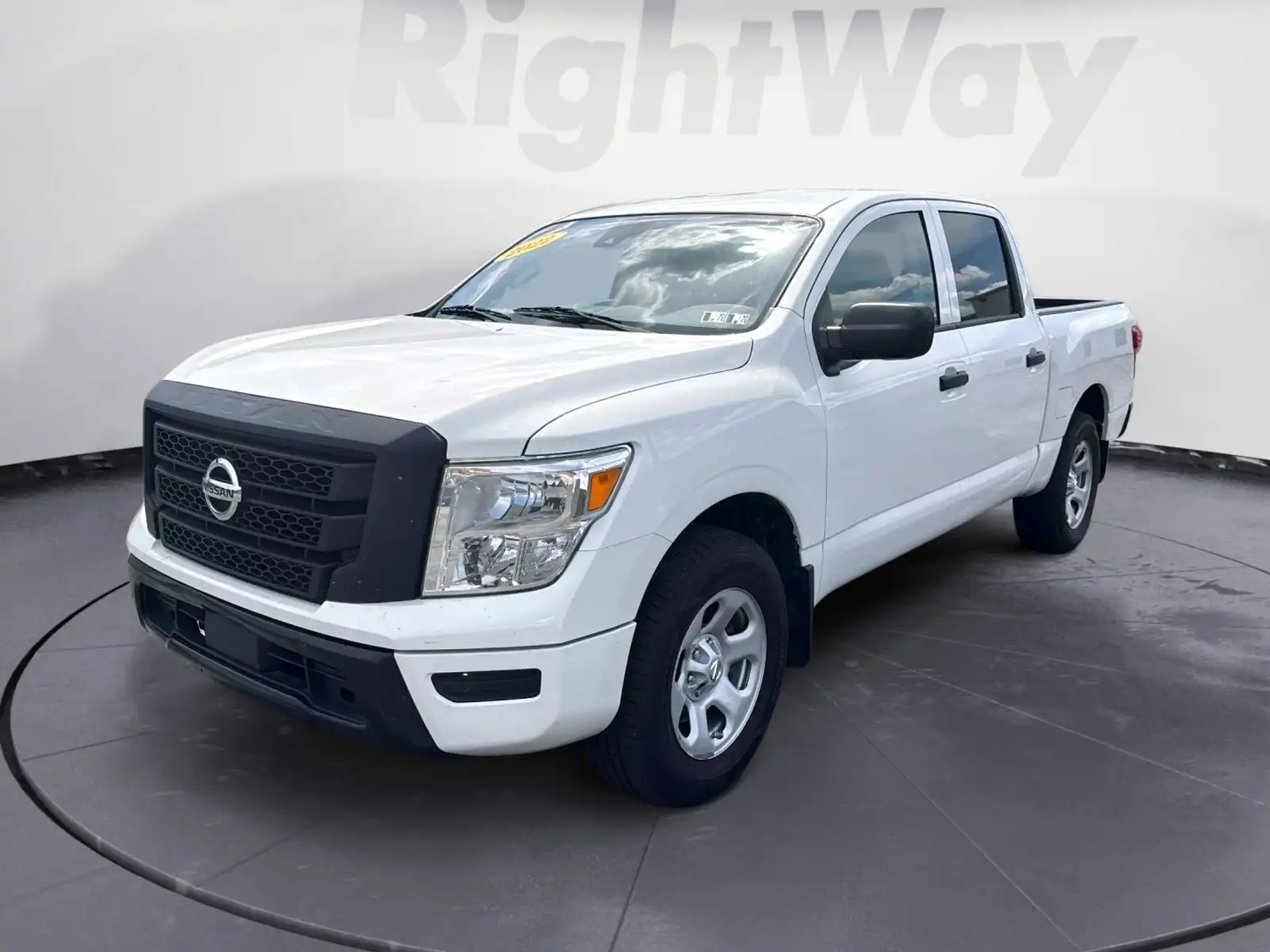 2022 Nissan Titan S 4WD Crew Cab's photo