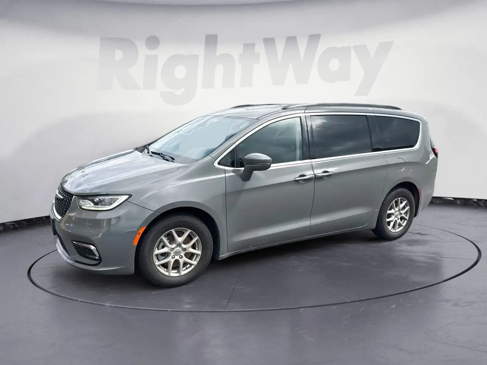 2022 Chrysler Pacifica Touring L's photo