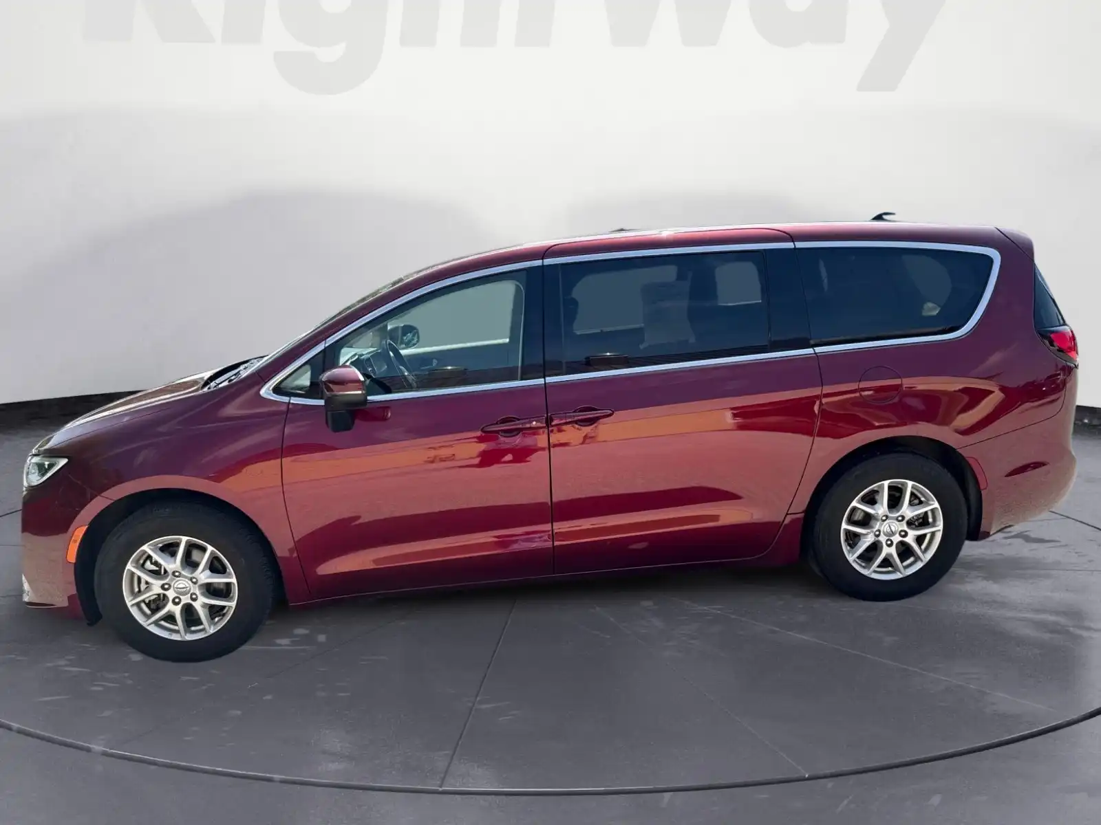 2023 Chrysler Pacifica Touring L's photo