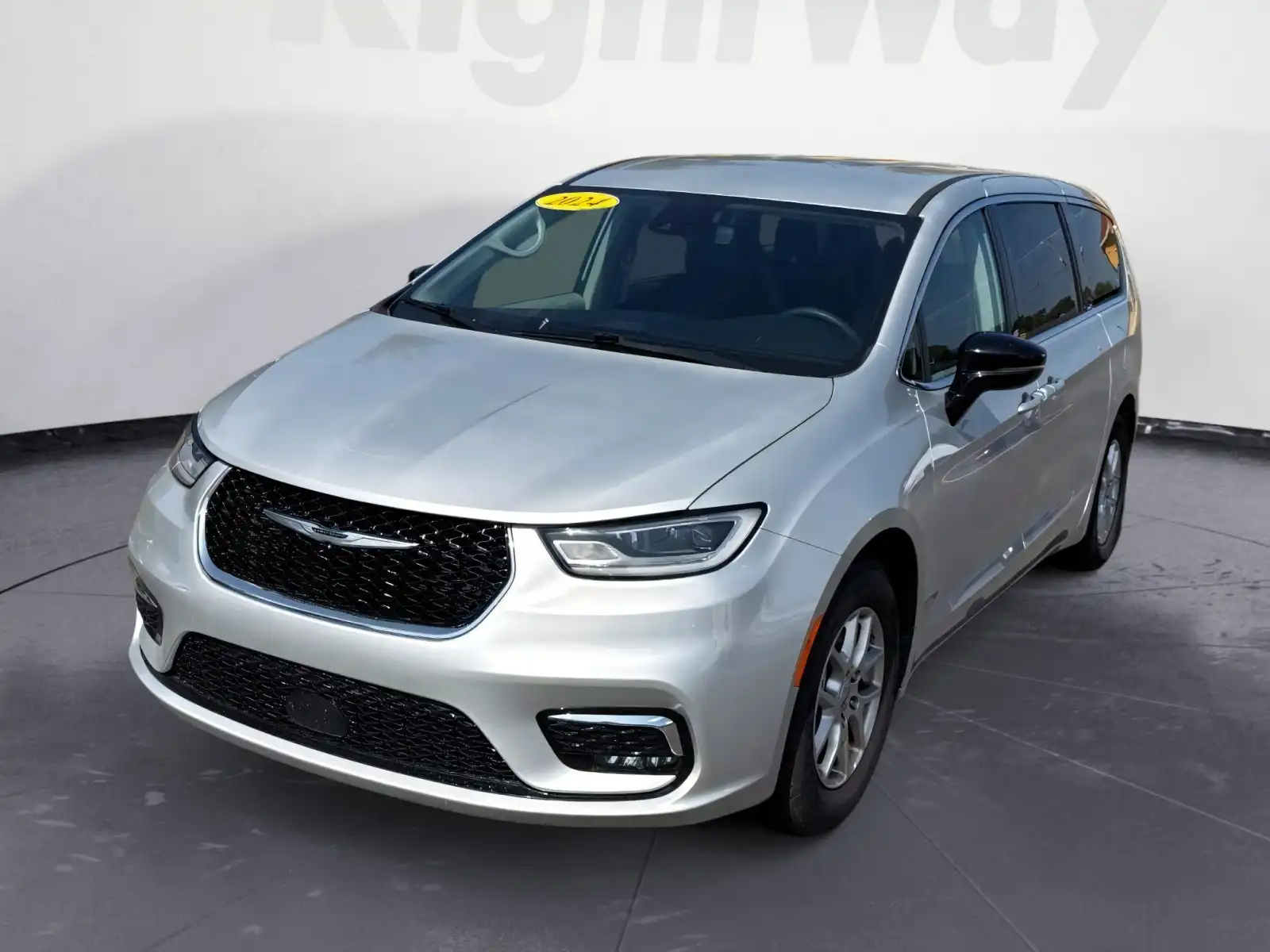 2024 Chrysler Pacifica Touring L's photo
