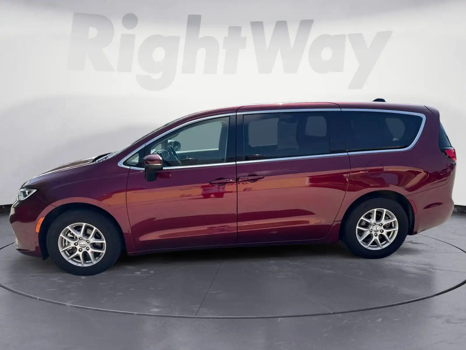 2023 Chrysler Pacifica Touring L's photo