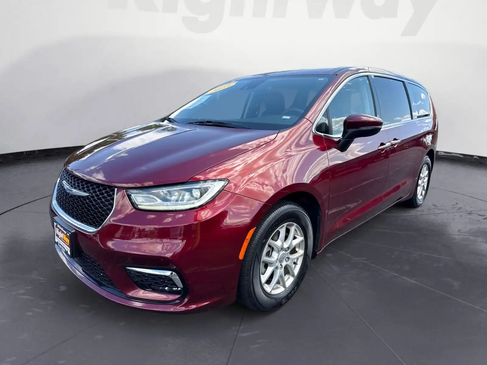 2023 Chrysler Pacifica Touring L's photo