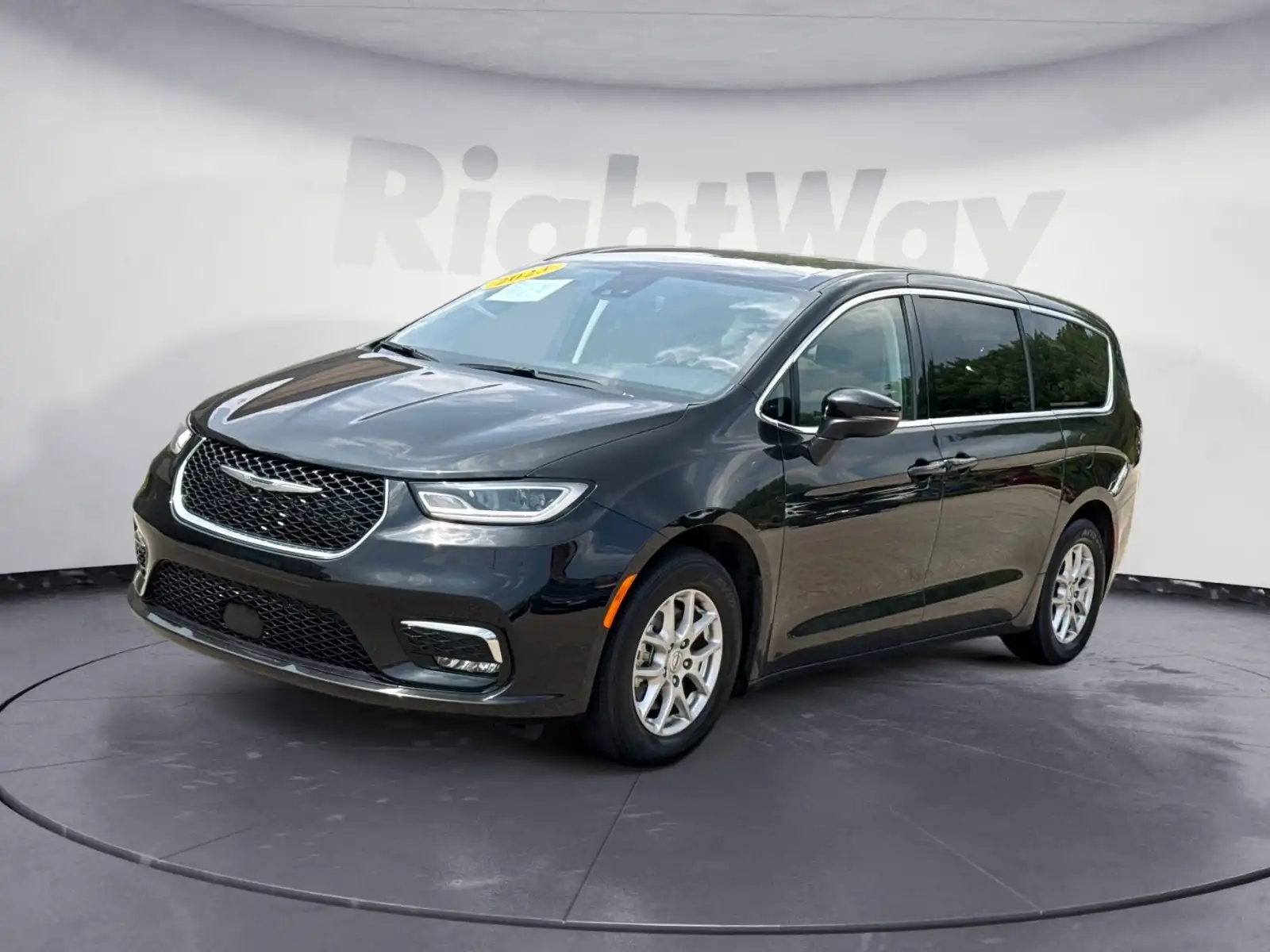 2023 Chrysler Pacifica Touring L's photo