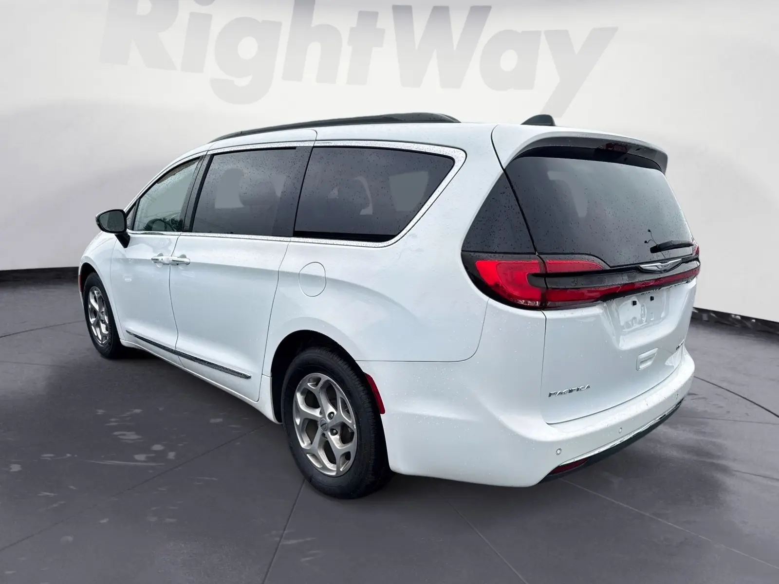2023 Chrysler Pacifica Limited photo 3