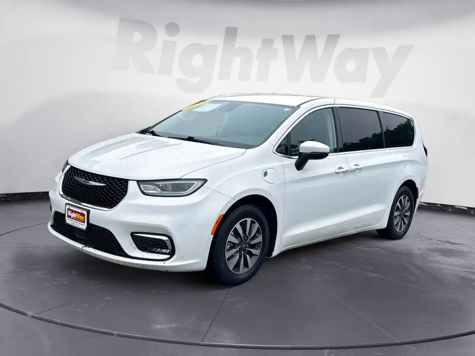 2023 Chrysler Pacifica Hybrid Touring L's photo