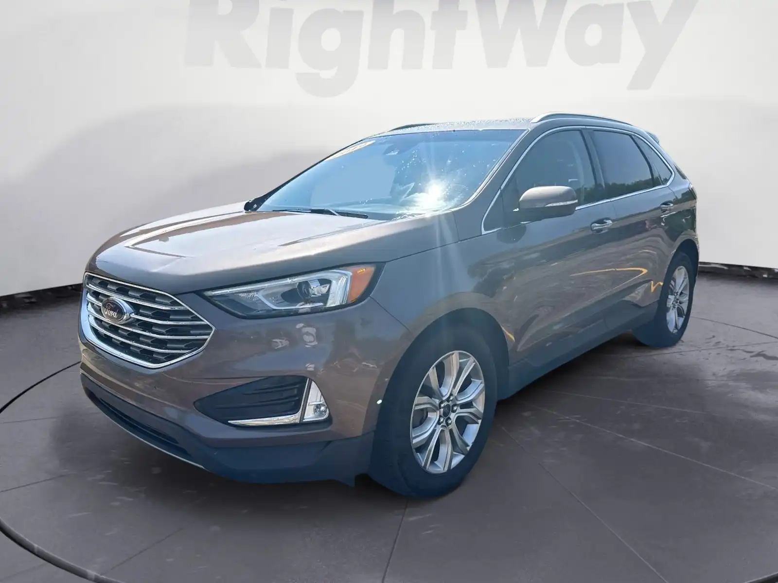 2019 Ford Edge Titanium's photo