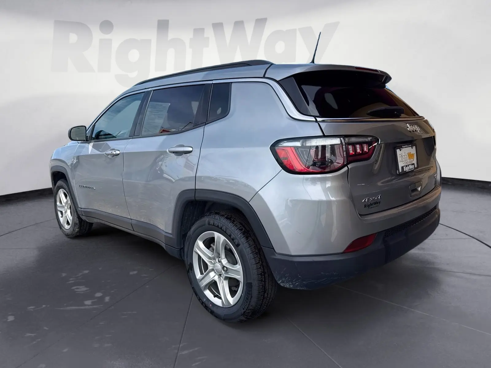 2024 Jeep Compass Latitude 4WD photo 3